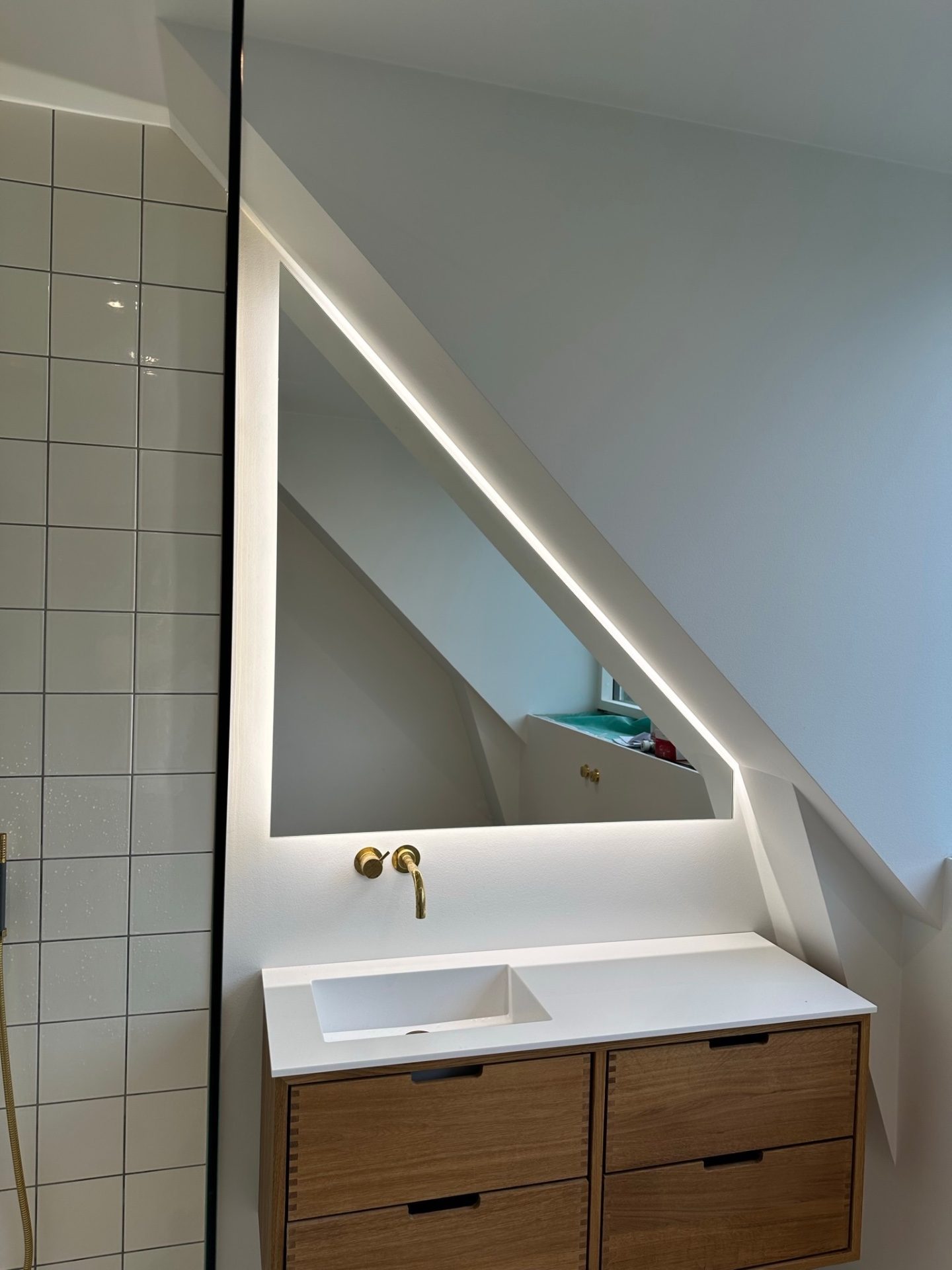 Skråt spejl med LED-lys